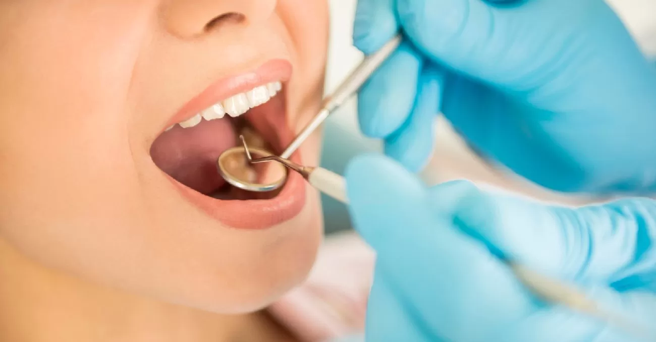 Ado Klinika komanda ir modernus kabinetas - profesionali odontologijos aplinka